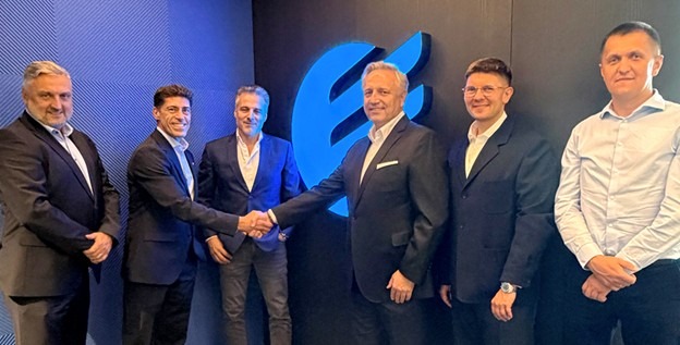 Picture1 Victaulic and Electra M&E Polska representatives mark their expanded collaboration, with Ronen Bretter and Sebastian Matijasevich shaking hands alongside colleagues.